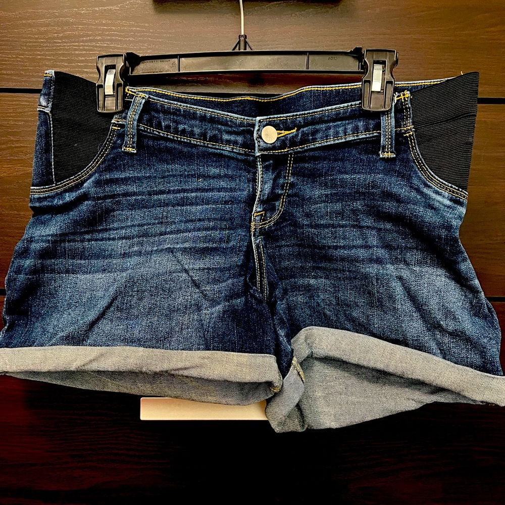 Maternity shorts